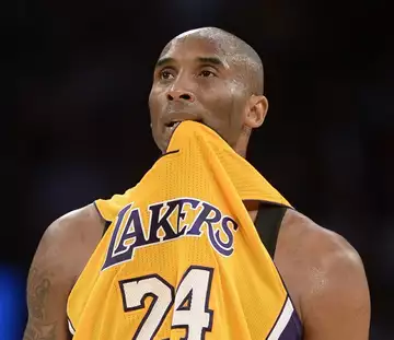 Kobe Bryant sera le premier joueur de NBA à voir ses deux maillots retirés