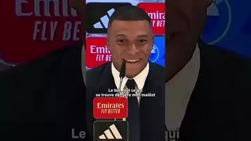 🔟 Mbappé affirmait à son arrivée que le numéro lui importait peu, il portera le 10 l’an prochain..