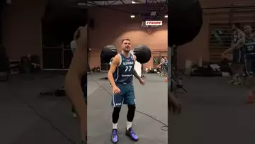 🤩⚽️ Luka est à l'aise avec n'importe quel genre de balle #shorts #basketball #football