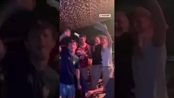 👽 À Barcelone, Luis Enrique s'est mêlé à une équipe de rugbymen pour chanter des chants du PSG