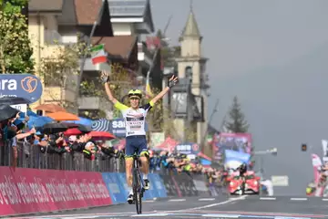 Giro : Jan Hirt remporte la 16ème étape, Jai Hindley n'est plus qu'à 3 secondes du maillot rose !