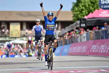 Giro : Koen Bouwman domine la 19ème étape, Carapaz reste en rose