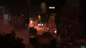 👀 Tension aux Champs-Elysees après la victoire du PSG en Ligue des champions #football #psg
