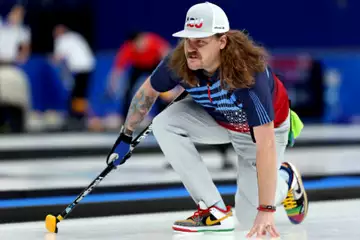 Jeux Olympiques de Pékin 2022 - Nike et Columbia profitent du battage médiatique autour du look de Matt Hamilton (curling)