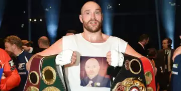 Boxe : Tyson Fury abandonne ses titres WBO et WBA