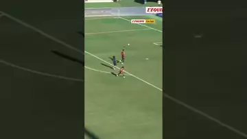 😮 L'incroyable boulette du gardien de la Libye ! #shorts #football