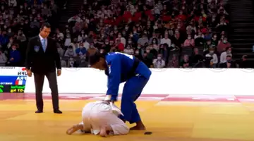 Eliminée parce qu'elle a perdu son téléphone portable sur le tatami (vidéo)