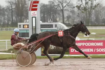 Prix de la Porte d'Auteuil, Enzo d'Essarts auf der Rennbahn von Enghien