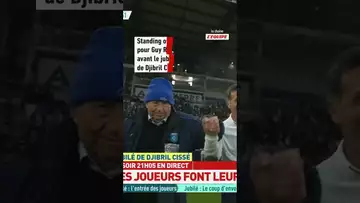 Standing ovation pour Guy Roux, qui entre sur la pelouse avant le jubilé de Djibril Cissé 🙌