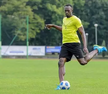 Usain Bolt serait convoité par douze clubs de foot !