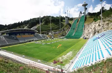 Un stade de football avec des tremplins et saut à ski en Corée !