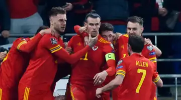 Coup franc "juninhesque" de Bale (vidéo)