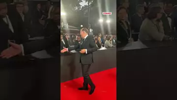 ohn Textor arrive sur le tapis rouge du Ballon d'Or #ballondor #tapisrouge #football