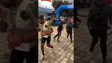 🥵 Un premier ravito bien mérité pour les coureurs de l'UTMB ! #trail #utmb #sport