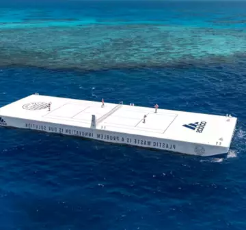 Tennis - adidas installe un court de tennis flottant sur la Grande Barrière de Corail en marge de l'Open d'Australie 2022.