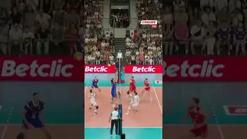 🏐😳 QUEL ÉCHANGE entre la France et la Serbie ! #volleyball #france #shorts