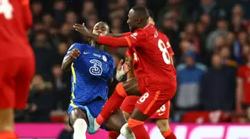 Il marque son penalty avec un pénis déchiré