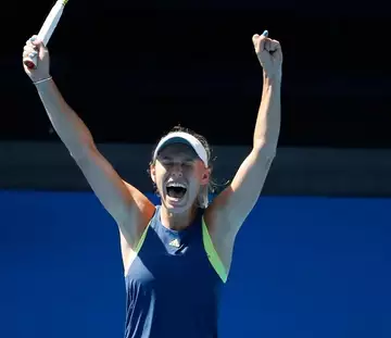 Caroline Wozniacki bat Elise Mertens et se qualifie pour la finale de l’Open d’Australie