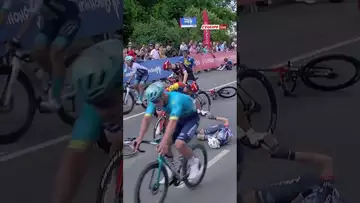 🚴 Terrible chute à l'arrivée de la première étape du Tour de Hongrie #cyclisme