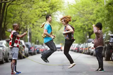 Le Double Dutch : vrai sport de sauts à la corde, avec ses règles et ses championnats !