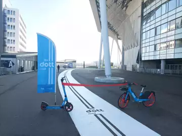 Olympique Lyonnais - Les trottinettes électriques (Dott) arrivent au Groupama Stadium et à OL Vallée