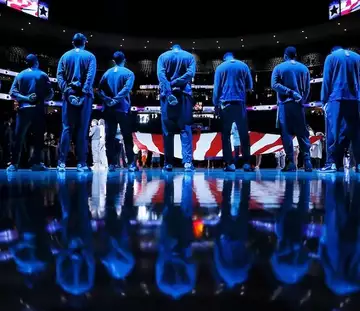 Les joueurs de la NBA devront se tenir debout durant l’hymne américain pour éviter des sanctions
