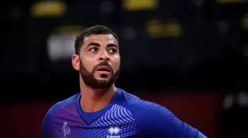 Le championnat du monde de volley-ball en Russie reste, Ngapeth rit jaune