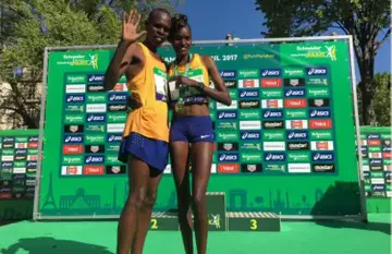 Un couple survole le marathon de Paris!