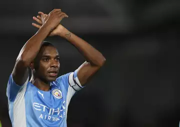 Manchester City : Fernandinho annonce son départ à la fin de la saison et surprend Guardiola.