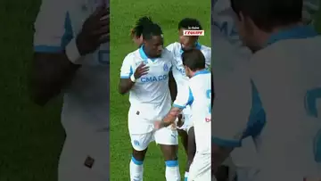 😱 Le GOLAZO de Jonathan Rowe pour permettre à l'OM d'égaliser face à Valence ! #shorts #om