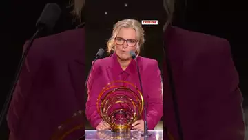 Sarina Wiegman a remporté le trophée de meilleure entraîneuse d'une équipe féminine #ballondor
