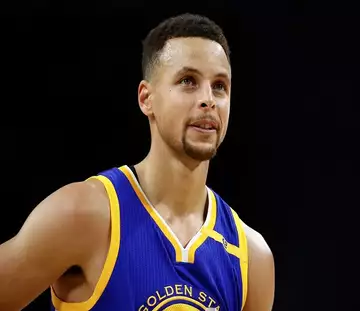 A 29 ans, Stephen Curry devient le basketteur le mieux payé au monde