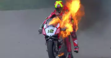 La moto de Xavi Fores en flammes !