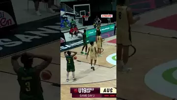 😬 Une erreur qui a permis aux Australiens d'aller décrocher la victoire... #basketball #worldcup
