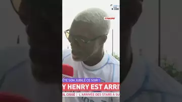 Djibril Cissé est arrivé à l'Abbé Deschamps pour son jubilé avec le maillot vintage de l'AJ Auxerre