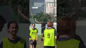 😍💫Au Japon, Victor Wembanyama a participé à un match de football et a marqué un superbe coup franc