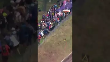 🔥​ Scènes de liesse entre le public et Tom Evans après le ravitaillement à Vallorcine ! #trail #utmb