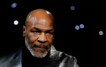 Mike Tyson frappe un "fan" qui l'a harcelé à bord d'un avion