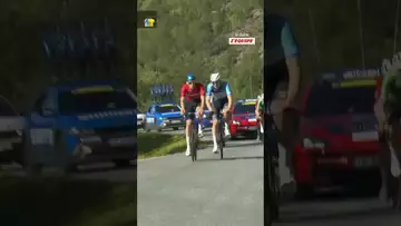 👅😝 Incroyable ! Ça se tire la langue dans l'échappée ! #cycling #sports #shorts