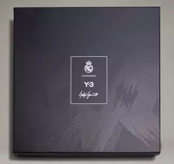 Le logo adidas est remplacé par Y-3 sur le nouveau maillot du Real Madrid (4e maillot).