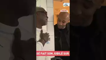 L'accolade entre Djibril Cissé et Thierry Henry avant le jubilé de l'ex-numéro de l'AJ Auxerre 😍