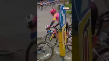 Julien Alaphilippe forcé d'abandonner après cette très lourd chute ! #shorts #cyclisme