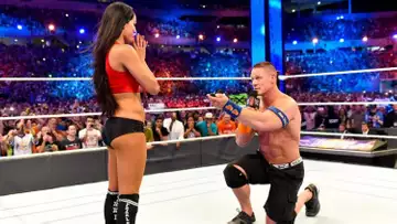 John Cena demande sa belle en mariage sur le ring !
