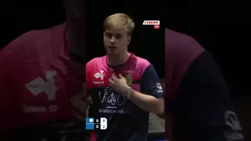 😳🏓 C'EST QUOI ÇA ? Il marque un point à l'aveugle ! #highlights #shorts #foryou