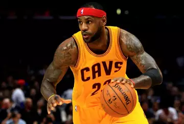 Lebron James vient de marquer l'un des paniers de l'année à la dernière seconde de jeu !