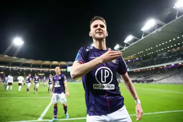 Et le meilleur joueur de la saison en Ligue 2 est...