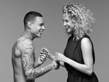 Le footballeur Gregory Van der Wiel (PSG) se dévoile avec sa compagne Rose Bertram !