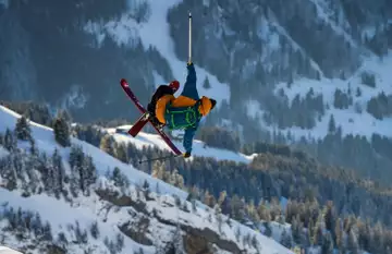 Candide Thovex fait le buzz avec un saut à ski qui dépasse l'entendement