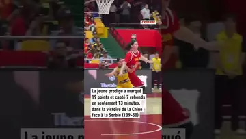 👀 18 ans et 2,20m, Zhang Ziyu a fait ses débuts avec l'équipe féminine de Chine ! #basket #shorts