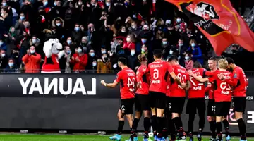 Rennes met la pression sur l'OM, Bordeaux coule